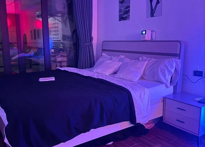 Yv Staycation شقة فندقية