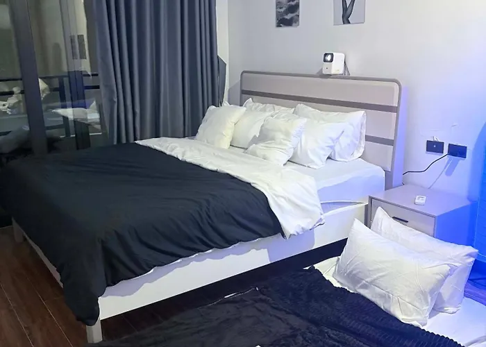 Yv Staycation شقة فندقية